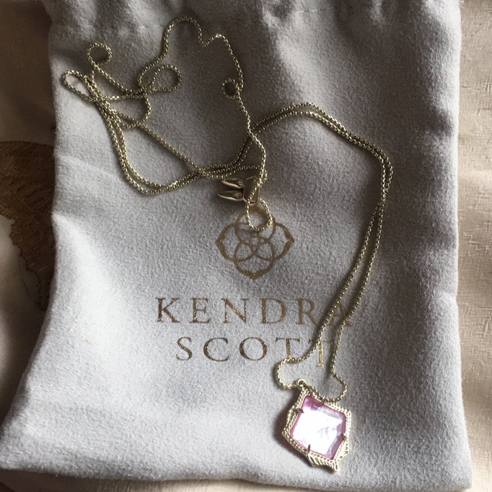 Kendra Scott necklace